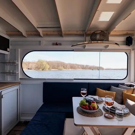 Mein Rotes Boot Botel Wandlitz