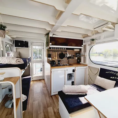 Mein Rotes Boot Botel