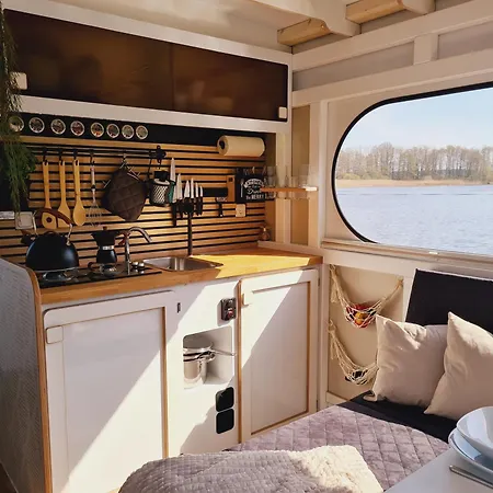 Botel Mein Rotes Boot *